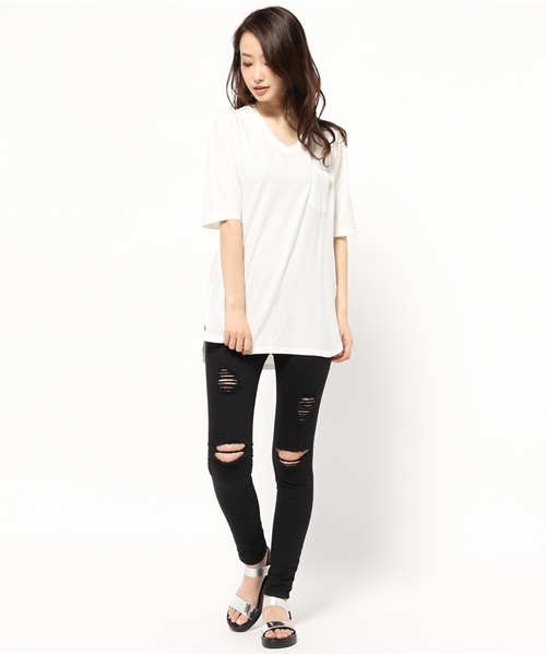 MOUSSY（マウジー）の「ROUND HEM V/N TEE（Tシャツ/カットソー・レディース・ベージュ/ネイビー/ホワイト/ブラック・FREE）」の8枚目の写真