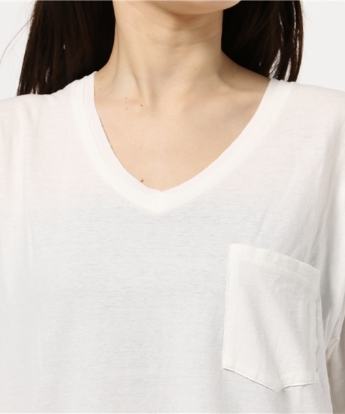 MOUSSY（マウジー）の「ROUND HEM V/N TEE（Tシャツ/カットソー・レディース・ベージュ/ネイビー/ホワイト/ブラック・FREE）」の9枚目の写真