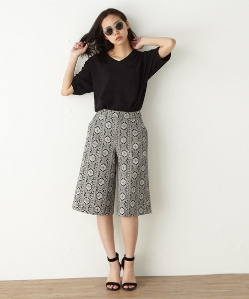 MOUSSY（マウジー）の「ROUND HEM V/N TEE（Tシャツ/カットソー・レディース・ベージュ/ネイビー/ホワイト/ブラック・FREE）」の17枚目の写真