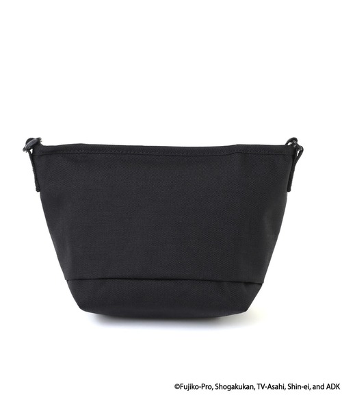 Manhattan Portage(マンハッタンポーテージ)の「Manhattan Portage/マンハッタンポーテージ ショルダーバック "ドラえもん" MESSENGER BAG FLAP ZIPPER POCKET DORAEMON 25 MP1603FZPDORA25(メッセンジャーバッグ・メンズ・ブラック×レッド・FREE)」の4枚目の写真