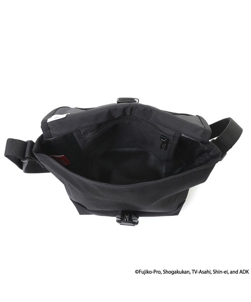 Manhattan Portage(マンハッタンポーテージ)の「Manhattan Portage/マンハッタンポーテージ ショルダーバック "ドラえもん" MESSENGER BAG FLAP ZIPPER POCKET DORAEMON 25 MP1603FZPDORA25(メッセンジャーバッグ・メンズ・ブラック×レッド・FREE)」の7枚目の写真