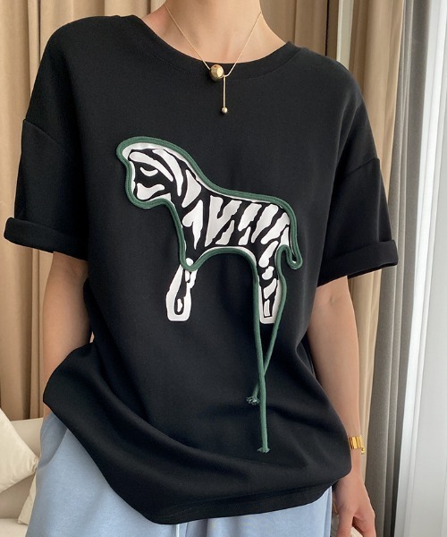 deux amour(ドゥーザムール)の「シマウマモチーフTシャツ(Tシャツ/カットソー・レディース・ホワイト/グレー/ブラック・FREE)」の1枚目の写真
