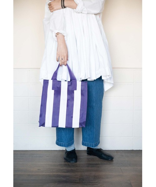 LILA&FLEUR（リラアンドフルール）の「Box Tote Bag（トートバッグ・レディース・ブルー系/ホワイト×イエロー/グリーン系2/ホワイト×パープル/グリーン系1/ホワイト×グリーン/グレー×ピンク・ONE SIZE）」の2枚目の写真