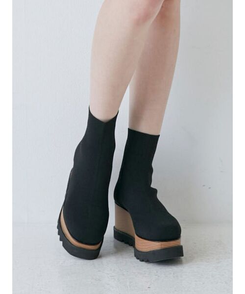 MURUA(ムルーア)の「ウェッジソックブーツ(ブーツ・レディース・ベージュ/ブラック・24.5/22.5/23.5)」の2枚目の写真