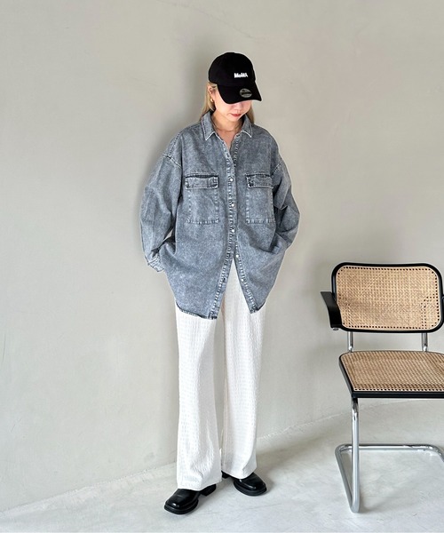 feepur(フェピュール)の「デニムBIGシャツ(シャツ/ブラウス・レディース・ブラック/ブルー/ネイビー・MEDIUM)」の4枚目の写真