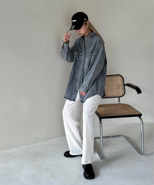 feepur(フェピュール)の「デニムBIGシャツ(シャツ/ブラウス・レディース・ブラック/ブルー/ネイビー・MEDIUM)」の5枚目の写真