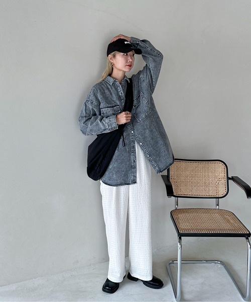 feepur(フェピュール)の「デニムBIGシャツ(シャツ/ブラウス・レディース・ブラック/ブルー/ネイビー・MEDIUM)」の8枚目の写真