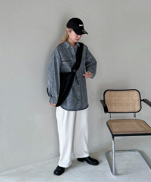 feepur(フェピュール)の「デニムBIGシャツ(シャツ/ブラウス・レディース・ブラック/ブルー/ネイビー・MEDIUM)」の10枚目の写真
