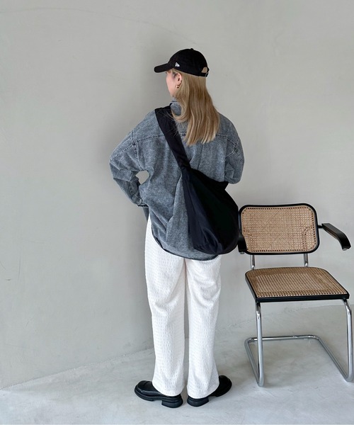 feepur(フェピュール)の「デニムBIGシャツ(シャツ/ブラウス・レディース・ブラック/ブルー/ネイビー・MEDIUM)」の12枚目の写真