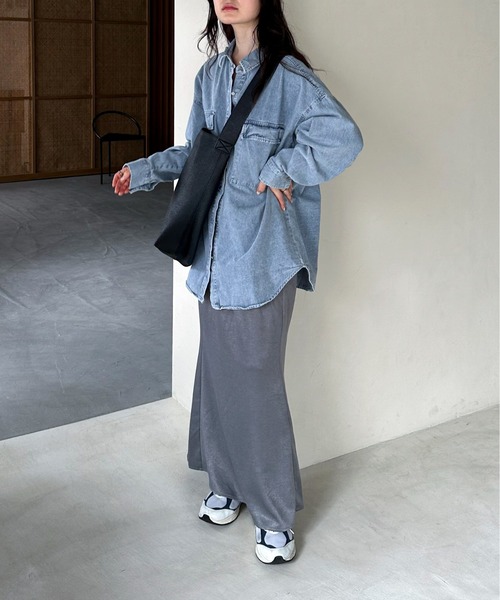 feepur(フェピュール)の「デニムBIGシャツ(シャツ/ブラウス・レディース・ブラック/ブルー/ネイビー・MEDIUM)」の14枚目の写真