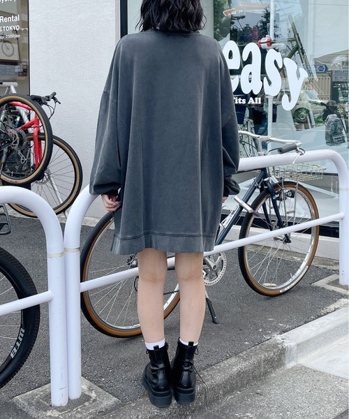 【one way】スウェット　トレーナー　ワンウェイ(M)ブラック one way（ワンウェイ）の「【oneway Jeans】刺繍カレッジロゴ
