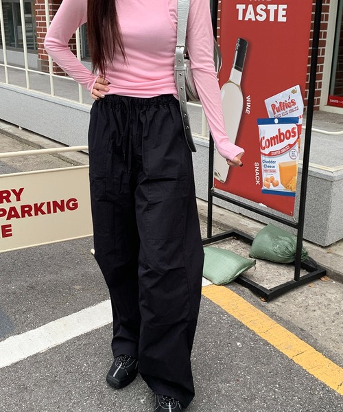 cream creme(クリームクレーム)の「ナイロン カーゴパンツ(カーゴパンツ・レディース・ホワイト/ブラック・FREE)」の4枚目の写真