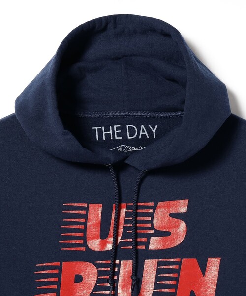 THE DAY（ザデイ）の「THE DAY × BEAMS PLUS / 別注 Pullover Sweat Hoodie（パーカー・メンズ・レッド/ネイビー・L/M/XL）」の6枚目の写真
