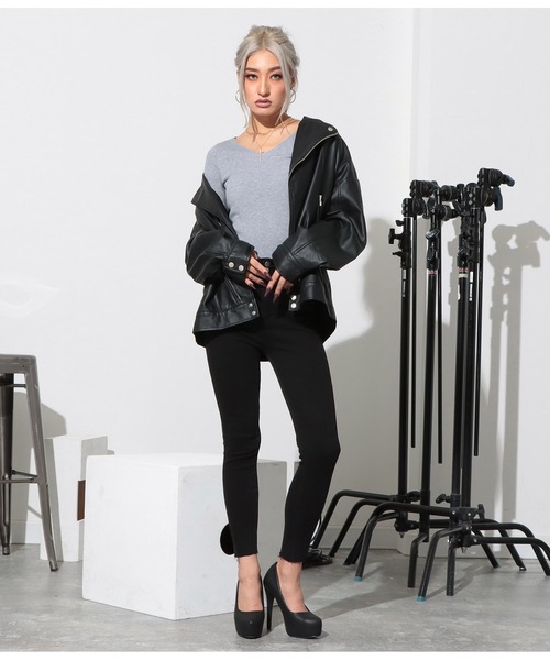 LATINA(ラティーナ)の「両Vネックソフトフィットニットトップス(Tシャツ/カットソー・レディース・グレー/ブラック/オフホワイト・FREE)」の13枚目の写真