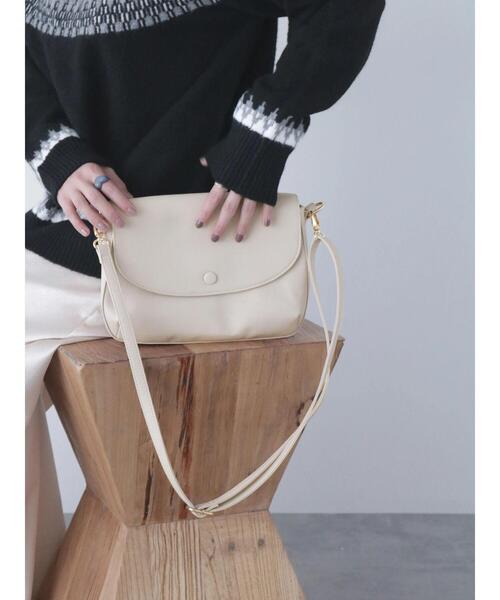 Lugnoncure(ルノンキュール)の「フラップミニショルダーバッグ(ハンドバッグ・レディース・ベージュ/オフホワイト/ブラック・F)」の3枚目の写真