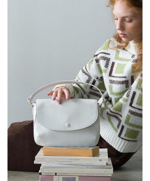 Lugnoncure(ルノンキュール)の「フラップミニショルダーバッグ(ハンドバッグ・レディース・ベージュ/オフホワイト/ブラック・F)」の5枚目の写真