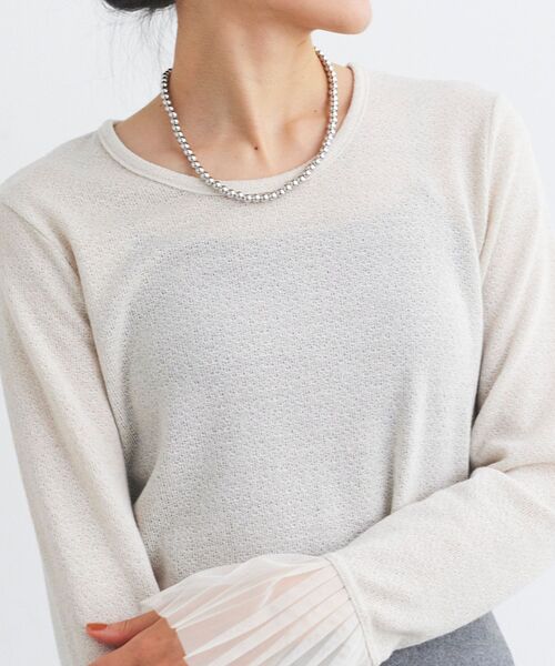 le.coeur blanc(ルクールブラン)の「プリーツカフスクルーネックプルオーバー(Tシャツ/カットソー・レディース・アイボリー/グレー・38)」の3枚目の写真