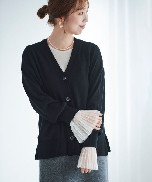 le.coeur blanc(ルクールブラン)の「プリーツカフスクルーネックプルオーバー(Tシャツ/カットソー・レディース・アイボリー/グレー・38)」の10枚目の写真