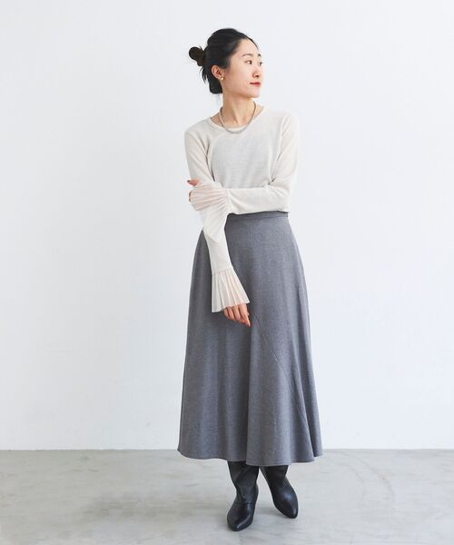 le.coeur blanc(ルクールブラン)の「プリーツカフスクルーネックプルオーバー(Tシャツ/カットソー・レディース・アイボリー/グレー・38)」の11枚目の写真