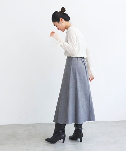 le.coeur blanc(ルクールブラン)の「プリーツカフスクルーネックプルオーバー(Tシャツ/カットソー・レディース・アイボリー/グレー・38)」の13枚目の写真