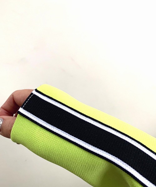 Q(キュー)の「配色トラックジャケット(ジャージ・レディース・ブラック/ホワイト・MEDIUM)」の4枚目の写真