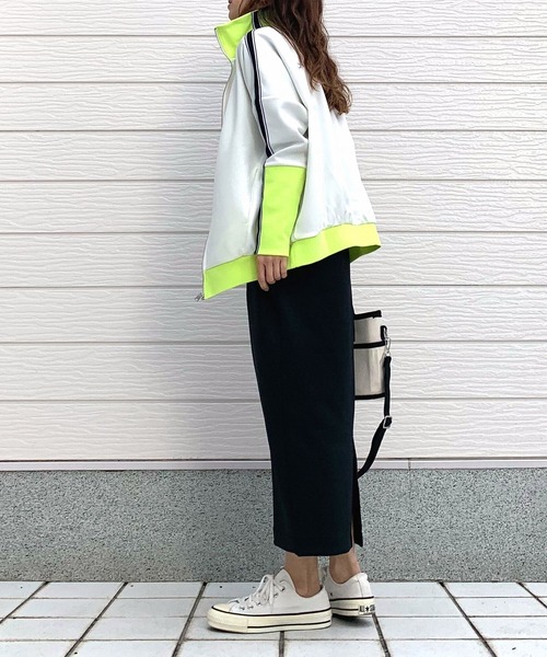 Q(キュー)の「配色トラックジャケット(ジャージ・レディース・ブラック/ホワイト・MEDIUM)」の18枚目の写真