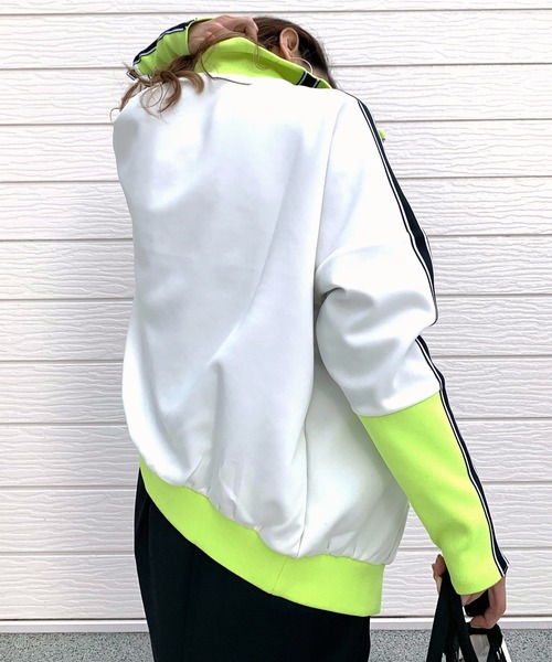 Q(キュー)の「配色トラックジャケット(ジャージ・レディース・ブラック/ホワイト・MEDIUM)」の11枚目の写真