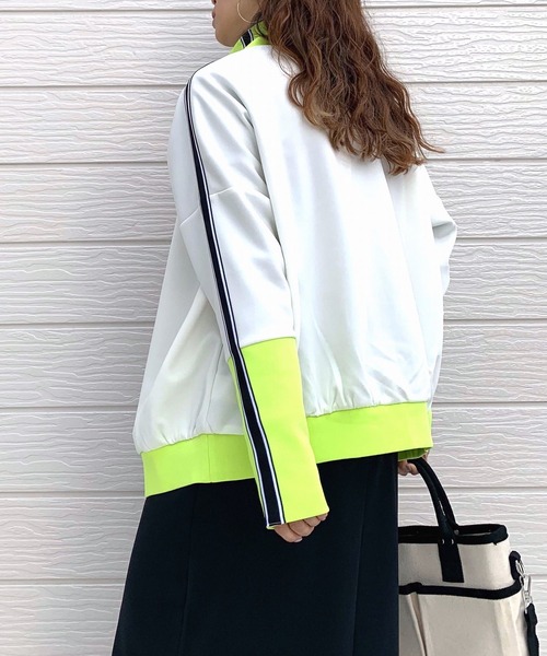 Q(キュー)の「配色トラックジャケット(ジャージ・レディース・ブラック/ホワイト・MEDIUM)」の10枚目の写真