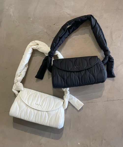 loti（ロティ）の「loti キルティング2WAYショルダー（ショルダーバッグ・レディース・ブラック/オフホワイト・ONE SIZE）」の6枚目の写真