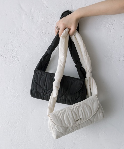 loti（ロティ）の「loti キルティング2WAYショルダー（ショルダーバッグ・レディース・ブラック/オフホワイト・ONE SIZE）」の21枚目の写真