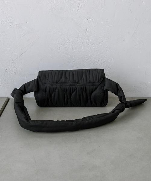 loti（ロティ）の「loti キルティング2WAYショルダー（ショルダーバッグ・レディース・ブラック/オフホワイト・ONE SIZE）」の7枚目の写真