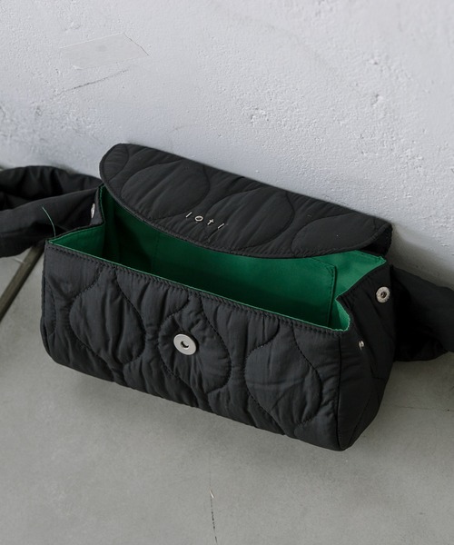 loti（ロティ）の「loti キルティング2WAYショルダー（ショルダーバッグ・レディース・ブラック/オフホワイト・ONE SIZE）」の5枚目の写真