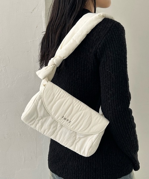 loti（ロティ）の「loti キルティング2WAYショルダー（ショルダーバッグ・レディース・ブラック/オフホワイト・ONE SIZE）」の13枚目の写真