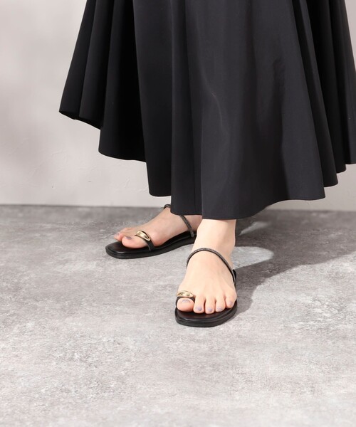 NICOLAS LAINAS（ニコラスライナス）の「【NICOLAS LAINAS/ニコラス ライナス】ゴールドフィンガーフックサンダル（サンダル・レディース・ゴールド/ブラック系その他3・38/37/36）」の21枚目の写真