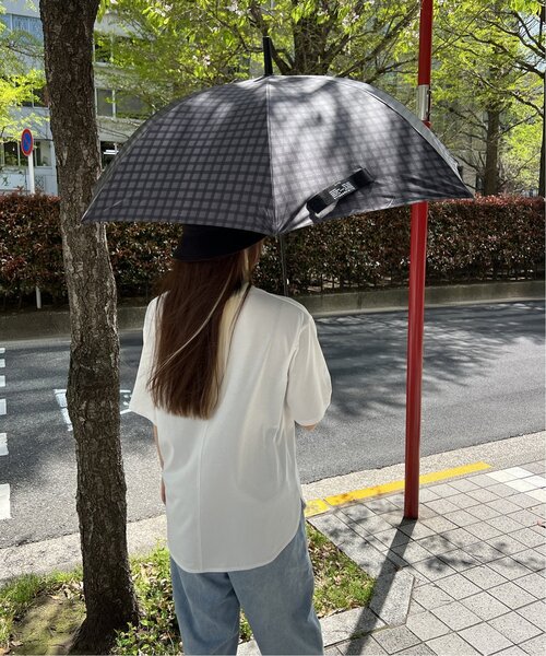 LBC(エルビーシー)の「ベーシックチェック 長傘(長傘・レディース・ブラック/ベージュ・FREE)」の1枚目の写真