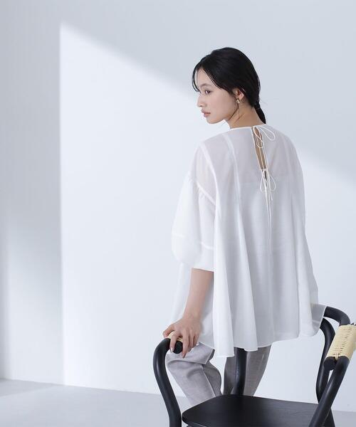 NATURAL BEAUTY BASIC(ナチュラルビューティーベーシック)の「◇【Oggi掲載】シアーボリュームブラウス(シャツ/ブラウス・レディース・ホワイト/ブラック/マジェンタ・FREE)」の2枚目の写真