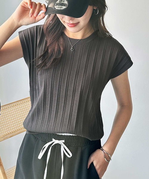 GeeRA（ジーラ）の「プリーツ編フレンチスリーブリブニットトップス（ニット/セーター・レディース・ブラック/アイボリー/ライトブルー/モカ/ネイビー/チャコールグレー/ライトグレー/レッド/ブラウン・SMALL/MEDIUM/LARGE/X-LARGE）」の11枚目の写真