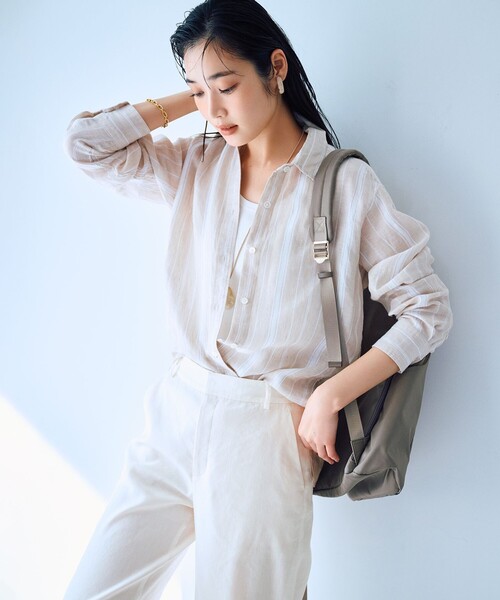23区 S(ニジュウサンクチイサイサイズ)の「【Oggi8月号掲載/洗える】LIBECO ベーシック シャツ(シャツ/ブラウス・レディース・ホワイト系/カーキ系/ブラック系/ベージュ系2/ホワイト系2/オレンジ系1/カーキ系1/ブルー系1/ライトグリーン系1・32)」の4枚目の写真
