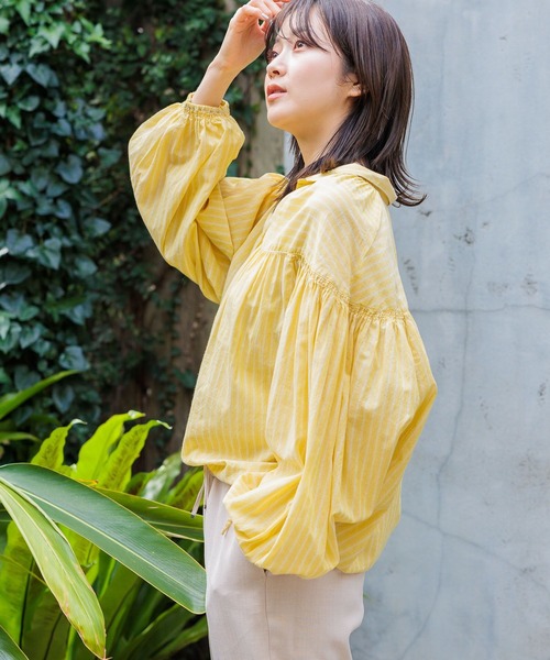 niko and（ニコアンド）の「プレミアムローンドロストブラウス