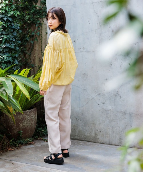 niko and（ニコアンド）の「プレミアムローンドロストブラウス