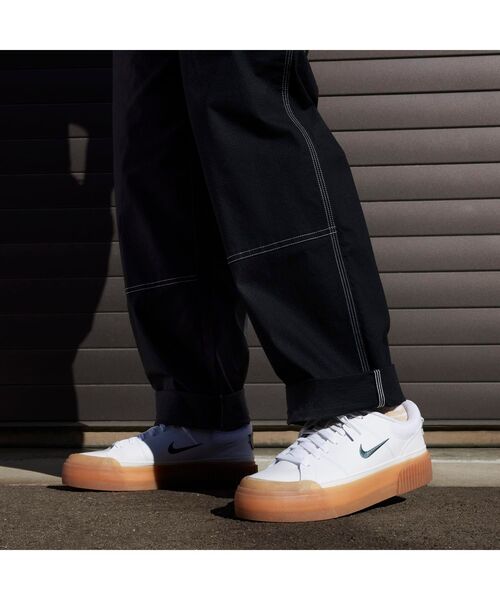 NIKE(ナイキ)の「ナイキ コート レガシー リフト ウィメンズシューズ / Nike Court Legacy Lift Women's Shoes<22-28cm 展開>(スニーカー・レディース・ホワイト/アイボリー・22.5/25.5/22/26/23.5/24.5/26.5/28/25/24/23/27)」の15枚目の写真