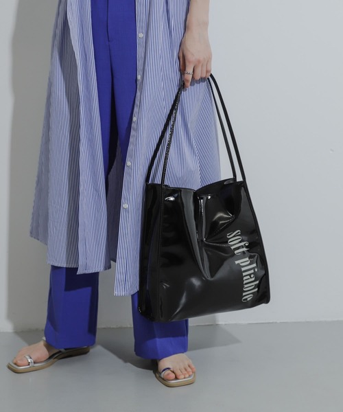 SENSE OF PLACE by URBAN RESEARCH（センスオブプレイスバイアーバンリサーチ）の「エナメルトートバッグ（トートバッグ・レディース・ブラック/アイボリー/ベージュ・ONE）」の9枚目の写真