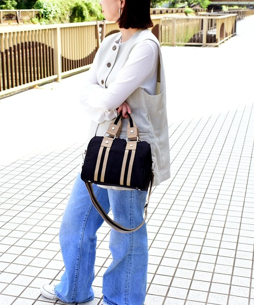 ショルダーバッグ　ラインテープボストン