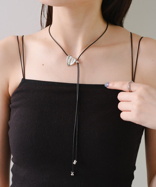 Kastane（カスタネ）の「【fiw.】ハートチョーカー（ネックレス・レディース・ブラック/ベージュ・FREE）」の2枚目の写真