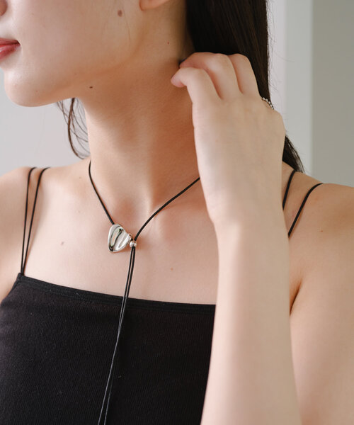 Kastane（カスタネ）の「【fiw.】ハートチョーカー（ネックレス・レディース・ブラック/ベージュ・FREE）」の5枚目の写真