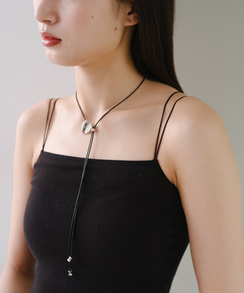 Kastane（カスタネ）の「【fiw.】ハートチョーカー（ネックレス・レディース・ブラック/ベージュ・FREE）」の6枚目の写真