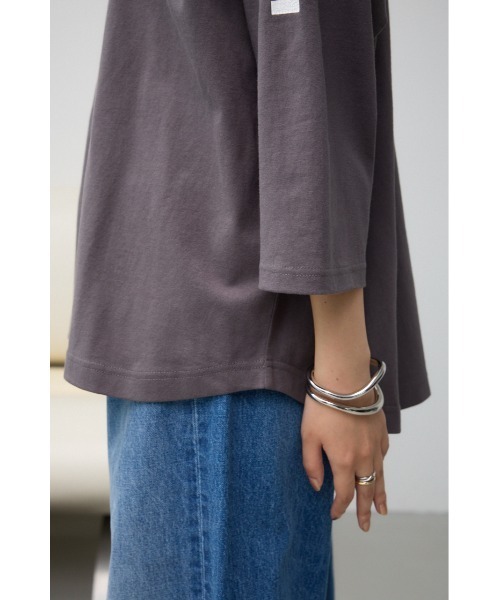 AZUL by moussy(アズールバイマウジー)の「JM フットボールTシャツ(Tシャツ/カットソー・レディース・バーガンディー/チャコールグレー・FREE)」の5枚目の写真