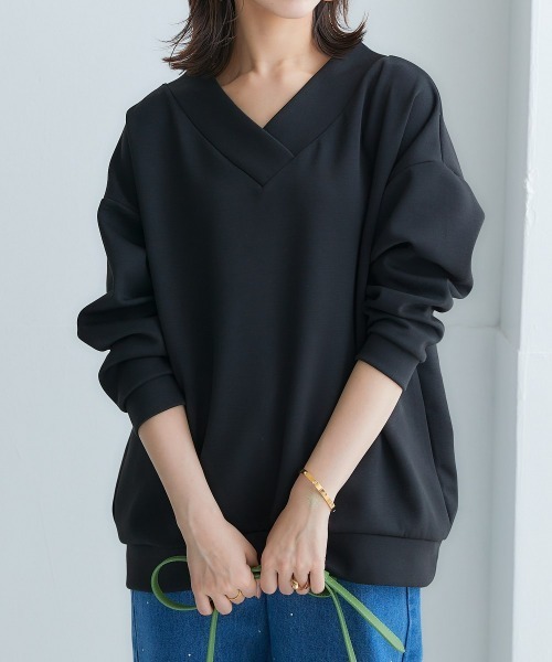 nissen(ニッセン)の「なめらかポンチ素材 前後Vネックプルオーバー(Tシャツ/カットソー・レディース・グリーン系/モカ/ブラック/グレイッシュベージュ/グレイッシュブルー/チャコールグレー・S/M/L/LL)」の1枚目の写真