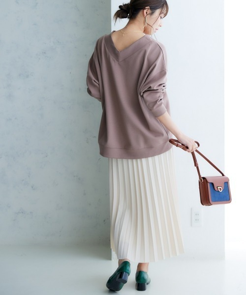 nissen(ニッセン)の「なめらかポンチ素材 前後Vネックプルオーバー(Tシャツ/カットソー・レディース・グリーン系/モカ/ブラック/グレイッシュベージュ/グレイッシュブルー/チャコールグレー・S/M/L/LL)」の13枚目の写真