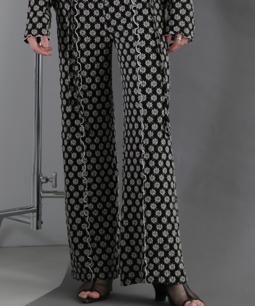 CREOLME（クレオルム）の「(CREOLME)シャーリングフラワーレースパンツ（その他パンツ・レディース・ブラック/ホワイト系その他/レッド・FREE）」の3枚目の写真